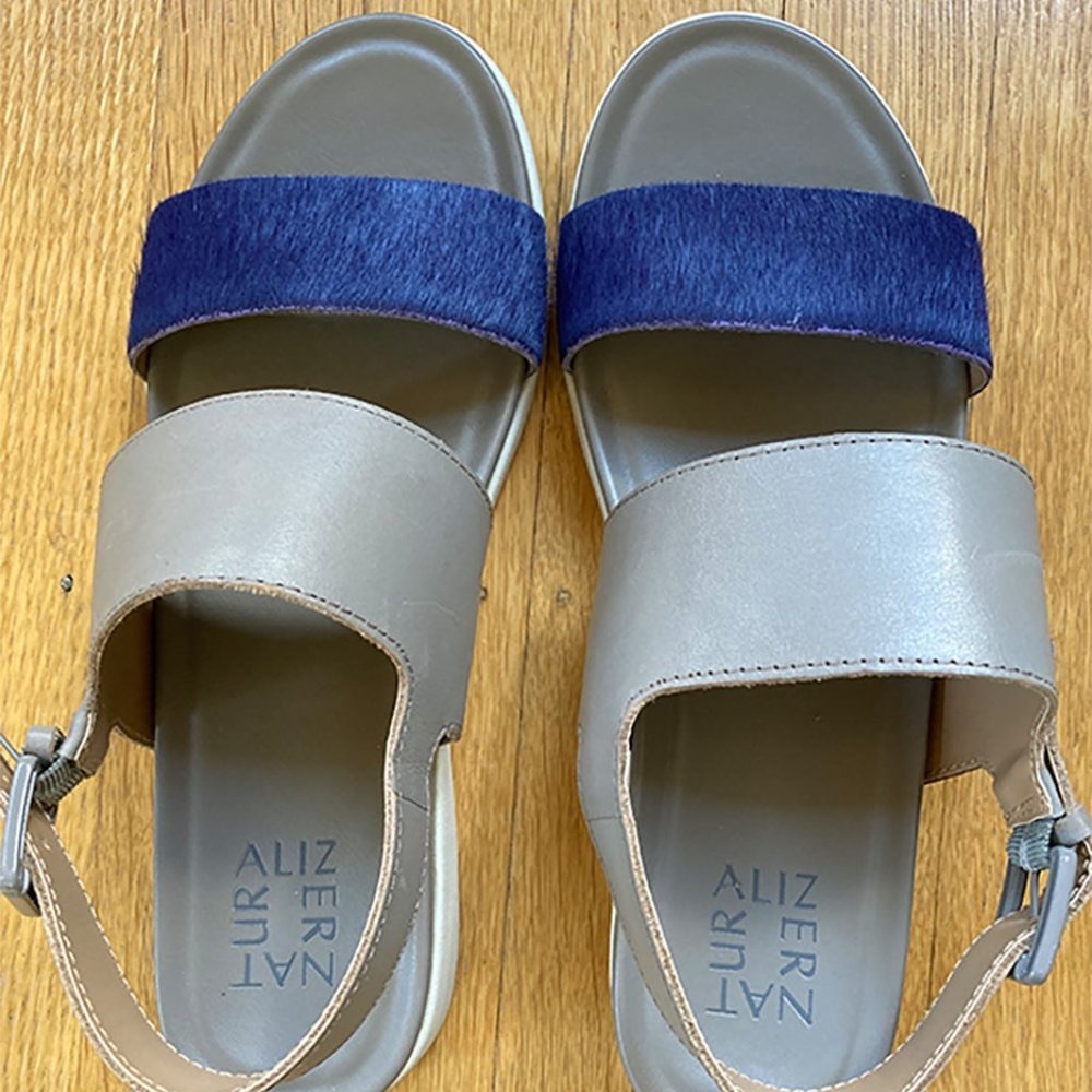 Naturalizer strappy Sandal. size 7.5 Narrow